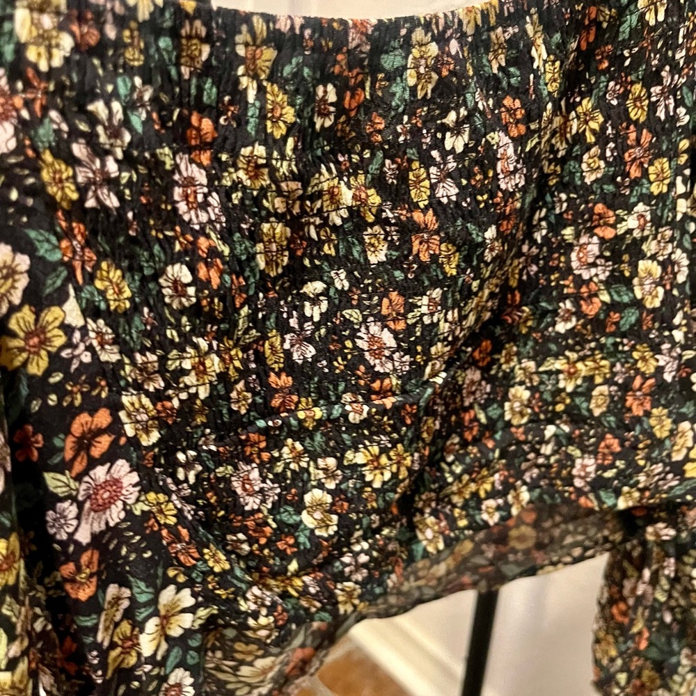Floral Women's Top - Picture 4 of 5